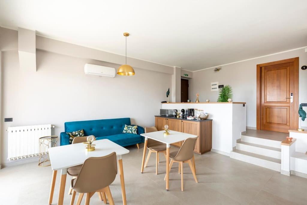 Frontemare - Housity