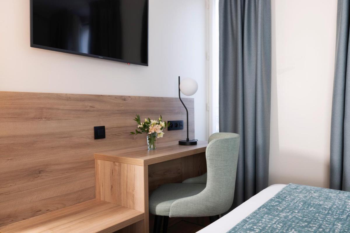 Télévision ou salle de divertissement dans l'établissement Hôtel Théorème
