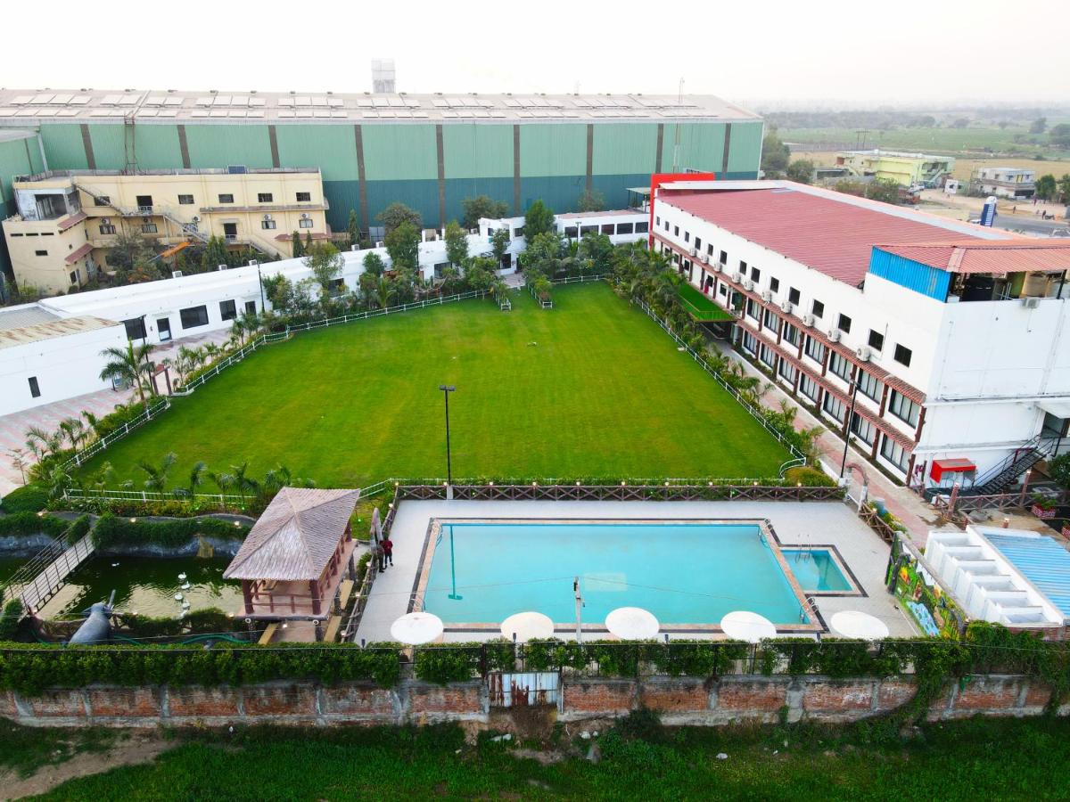 Clarks Safari Kheda, Ahmedabad - Housity