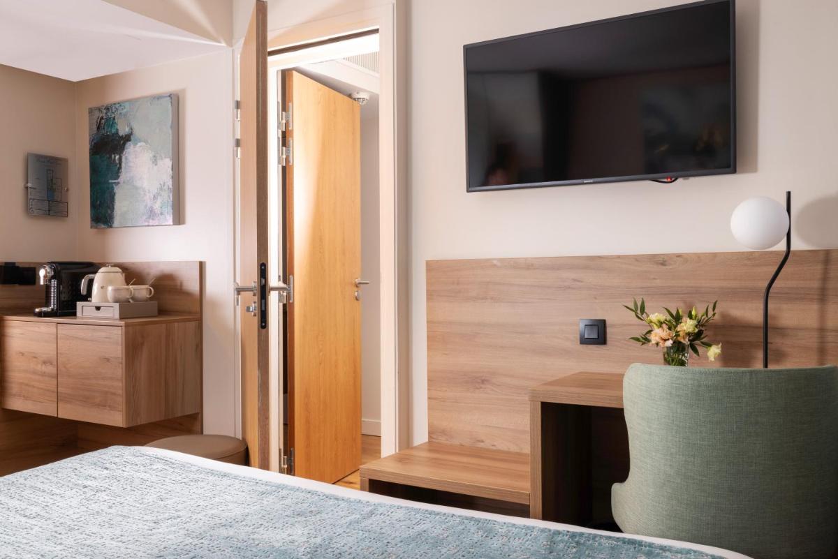 Télévision ou salle de divertissement dans l'établissement Hôtel Théorème