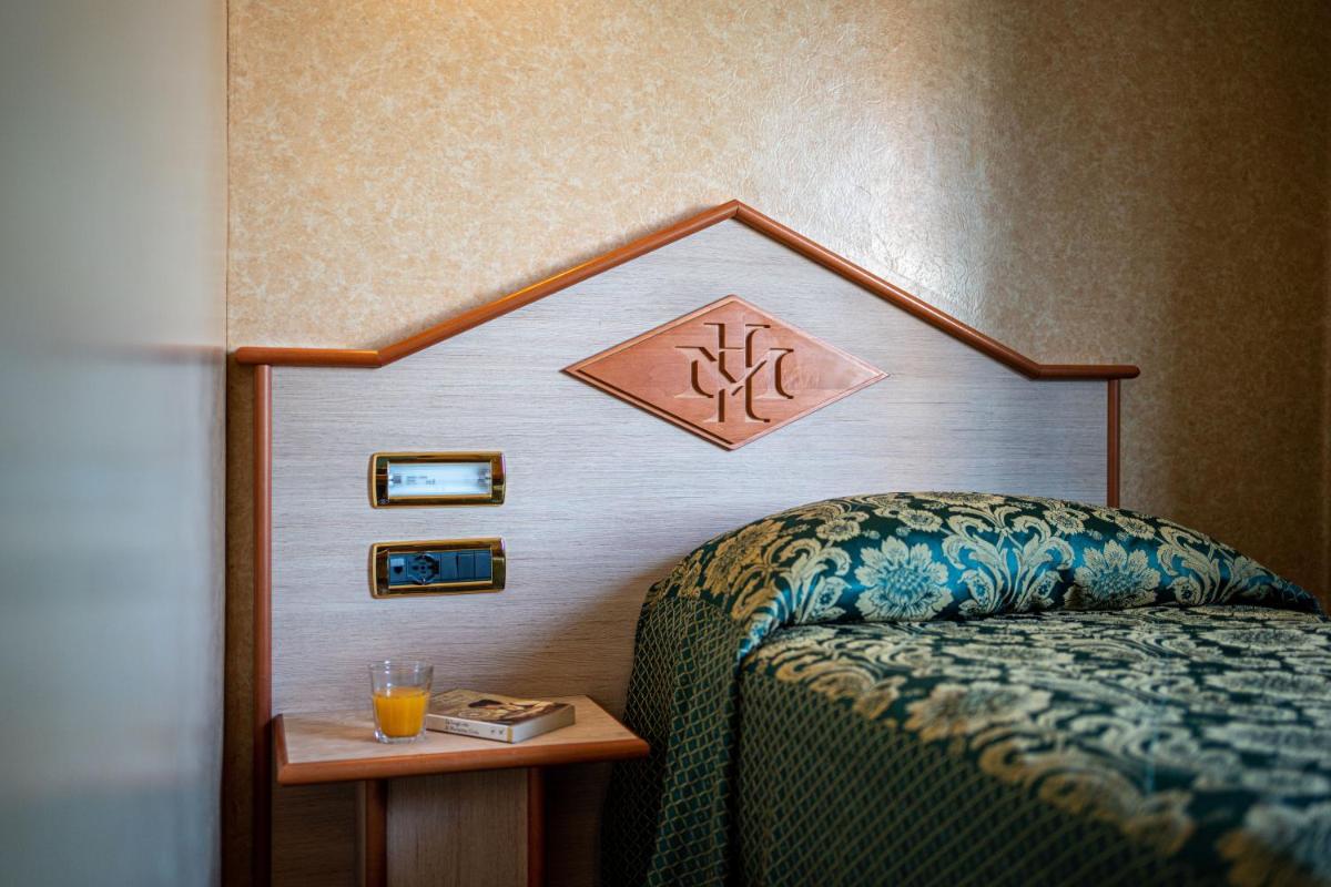 Hotel Mary - Housity