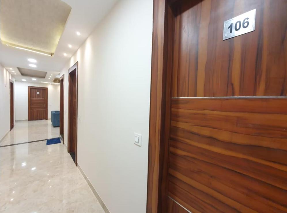 HOTEL SCARLET - Housity