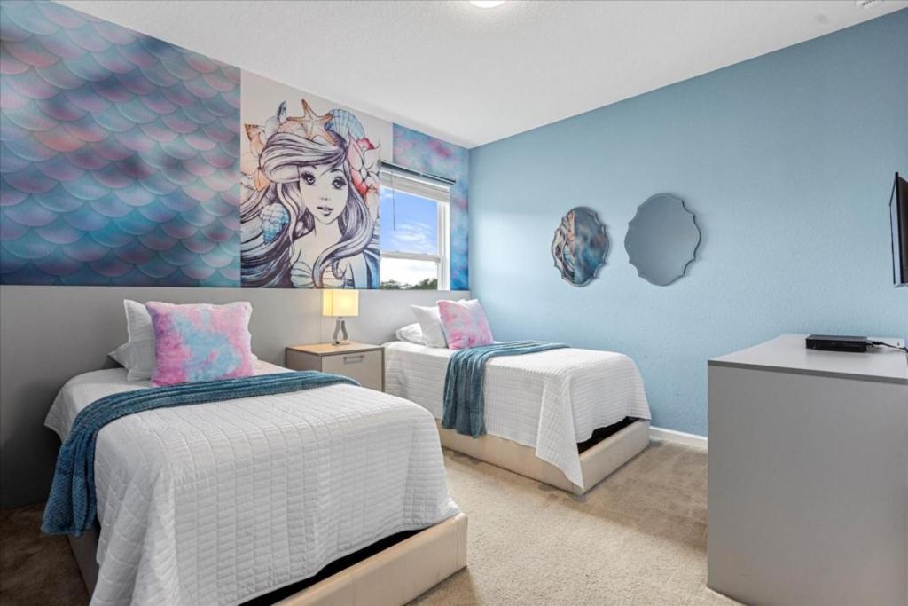 12 Bedrooms- 11,5 Bathrooms- Solterra 6052 Bd - Housity