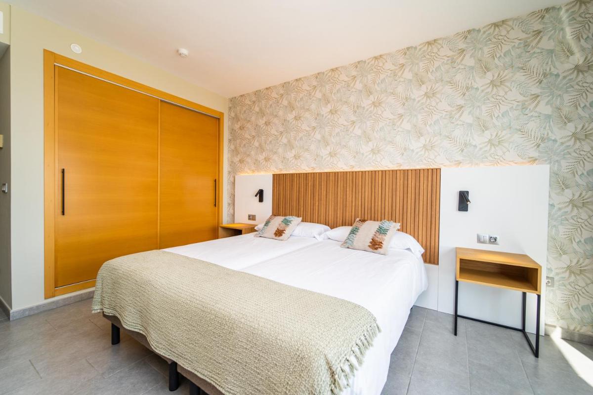 Cama o camas de una habitación en Vistamar Hotel Luxury Wellness By DLV -Adults Only-