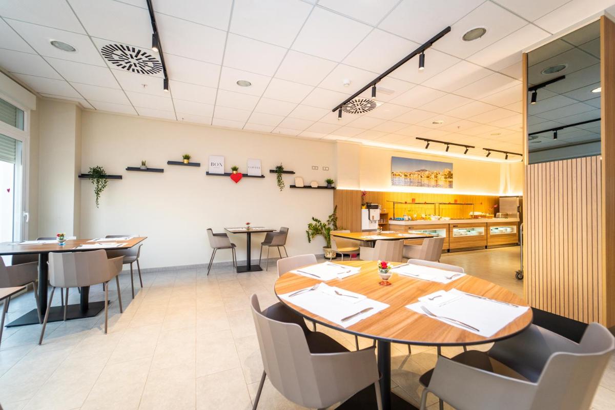 Una cocina o zona de cocina en Vistamar Hotel Luxury Wellness By DLV -Adults Only-