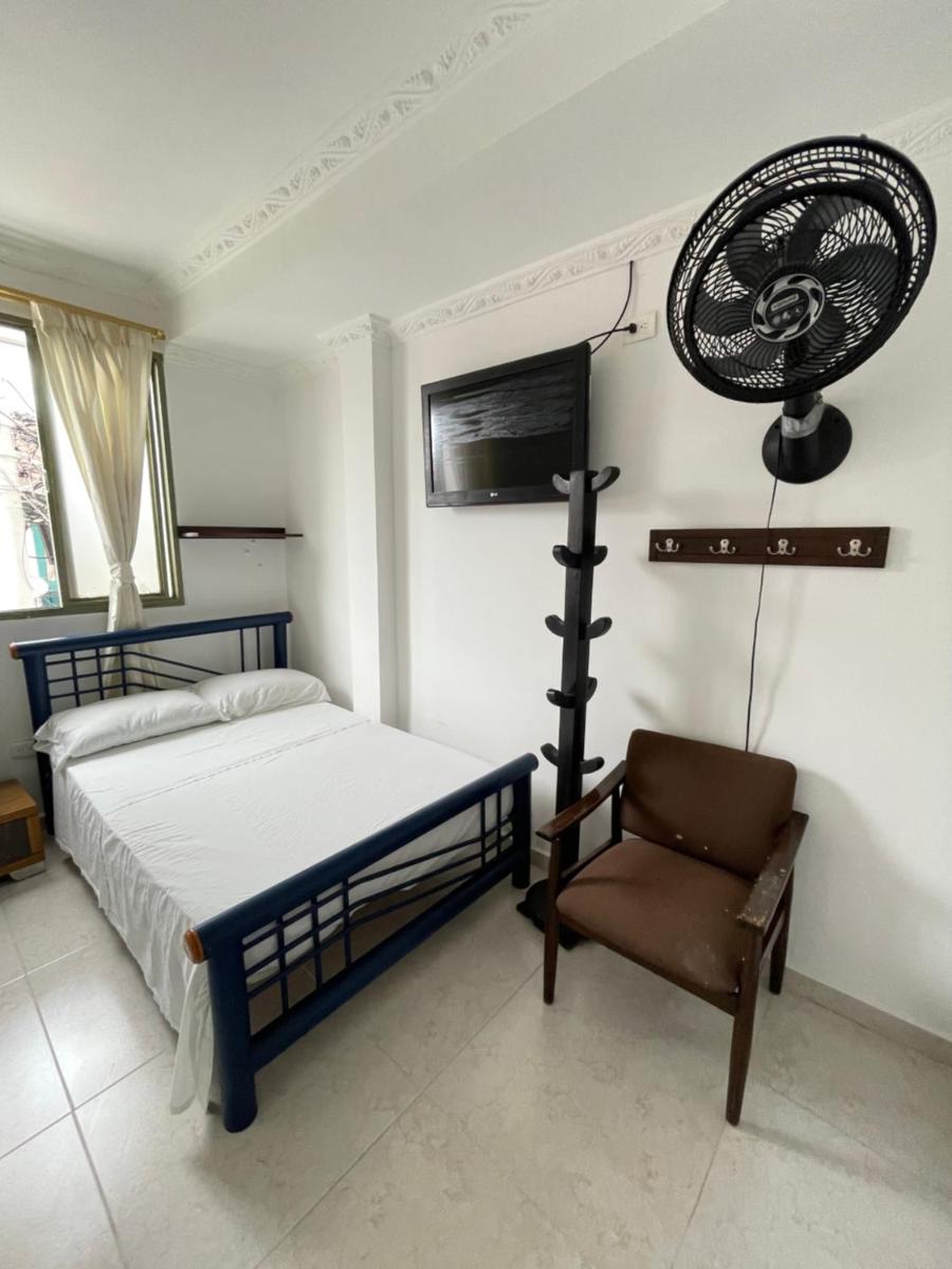 Hotel California Tropical - Housity
