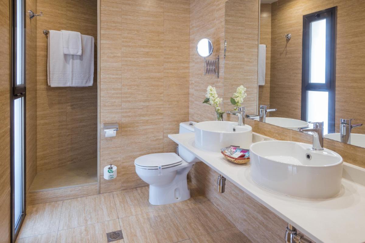 Un baño de Sumus Hotel Stella and Spa 4S Adults Recommended