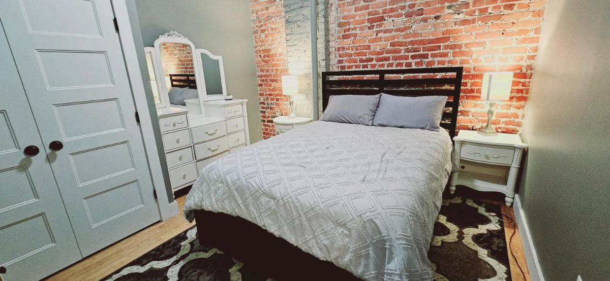 Family-Friendly 3 bedroom in Historic building! - Housity