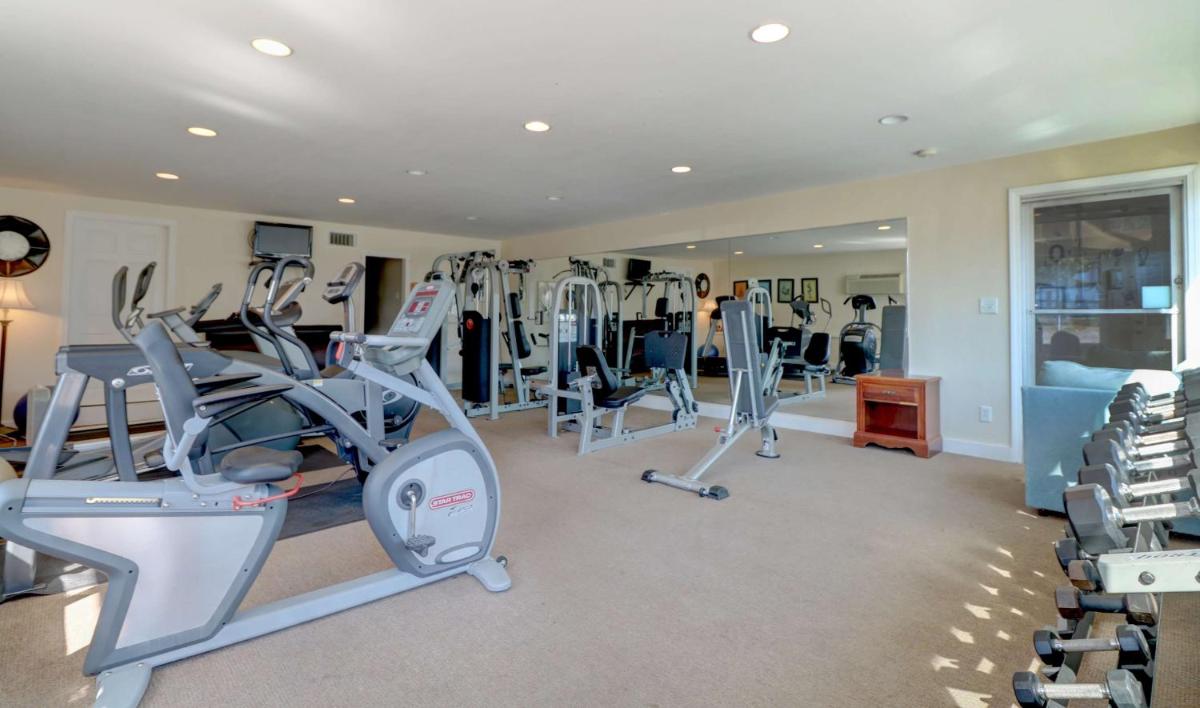 Waves Oceanfront Resort - Housity
