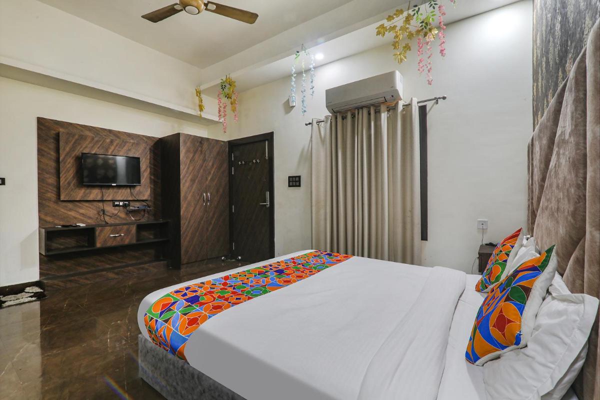 FabHotel Sky Awadh - Housity
