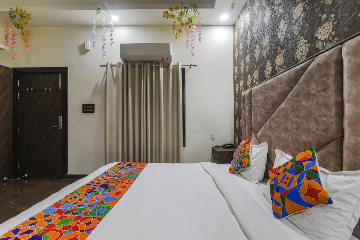 FabHotel Sky Awadh - Housity