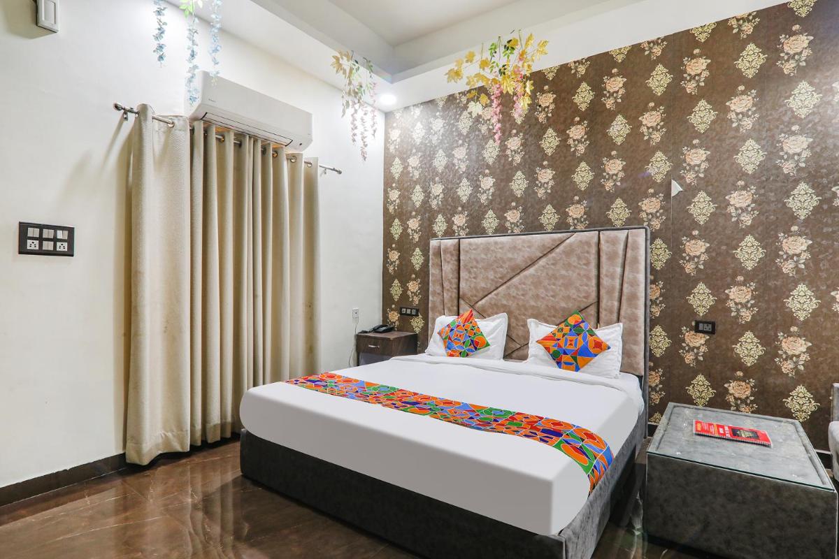 FabHotel Sky Awadh - Housity