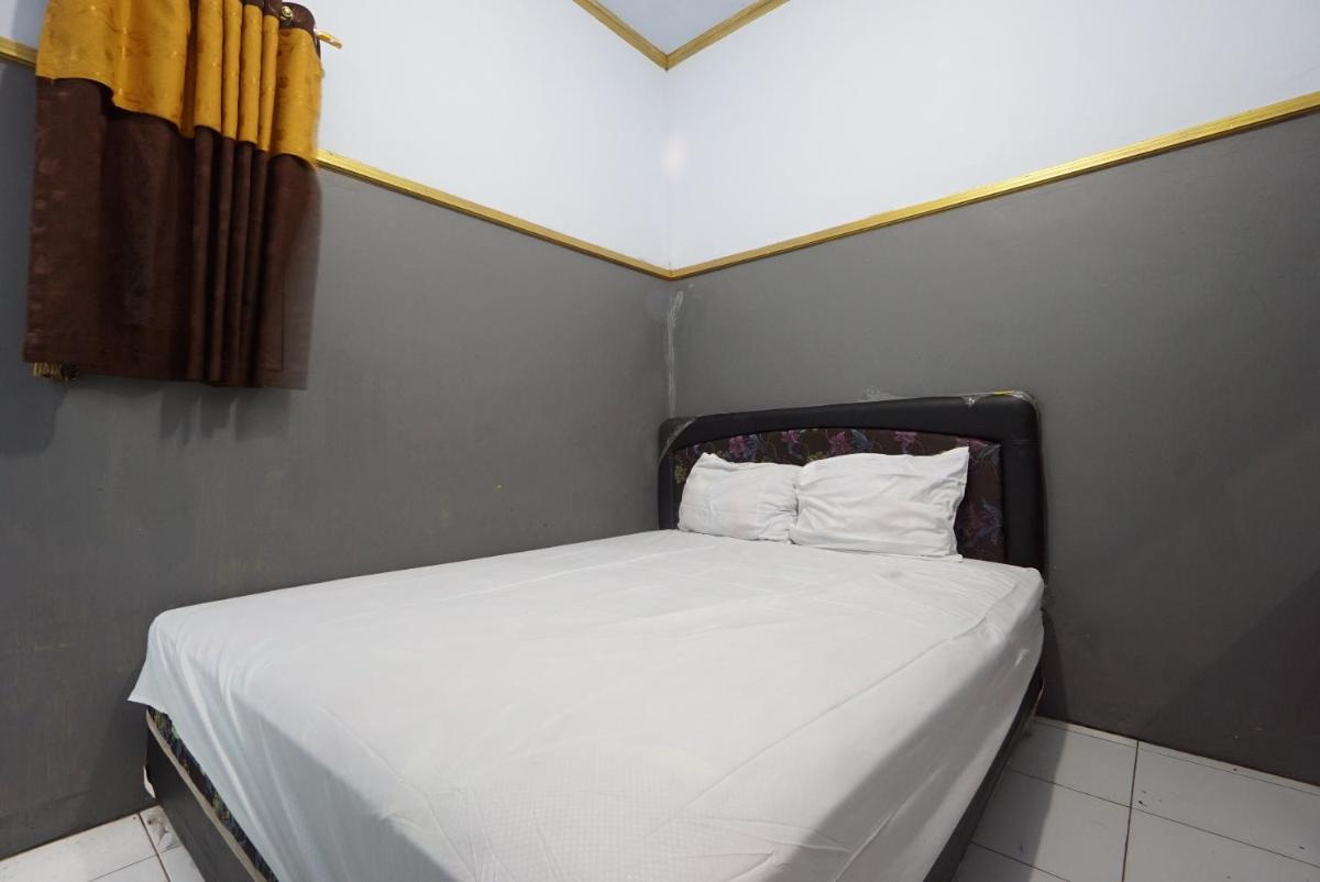 SPOT ON 93620 Anisa Homestay Syariah Near Pantai Gemah Tulungaggung - Housity
