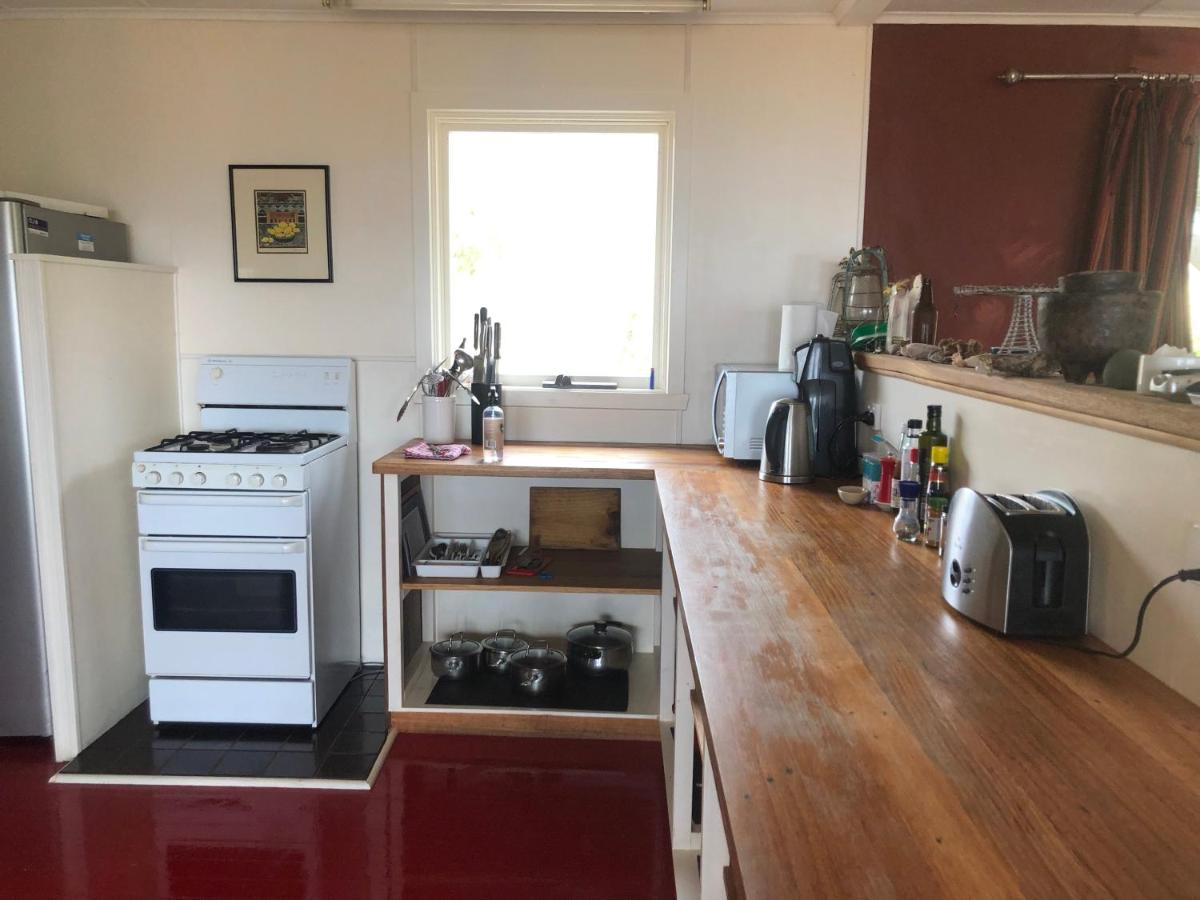 The Woolshed and Farmhouse Blue, Bruny Island - Housity