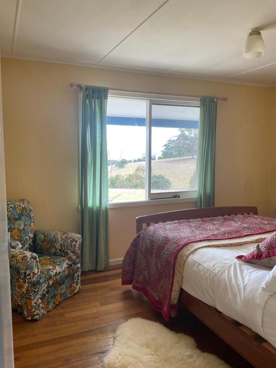 The Woolshed and Farmhouse Blue, Bruny Island - Housity