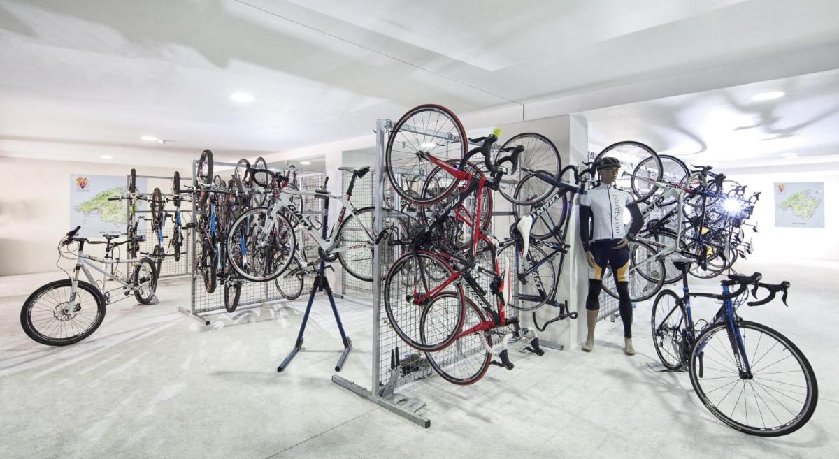 Montar en bicicleta en JS Alcudi-Mar o alrededores