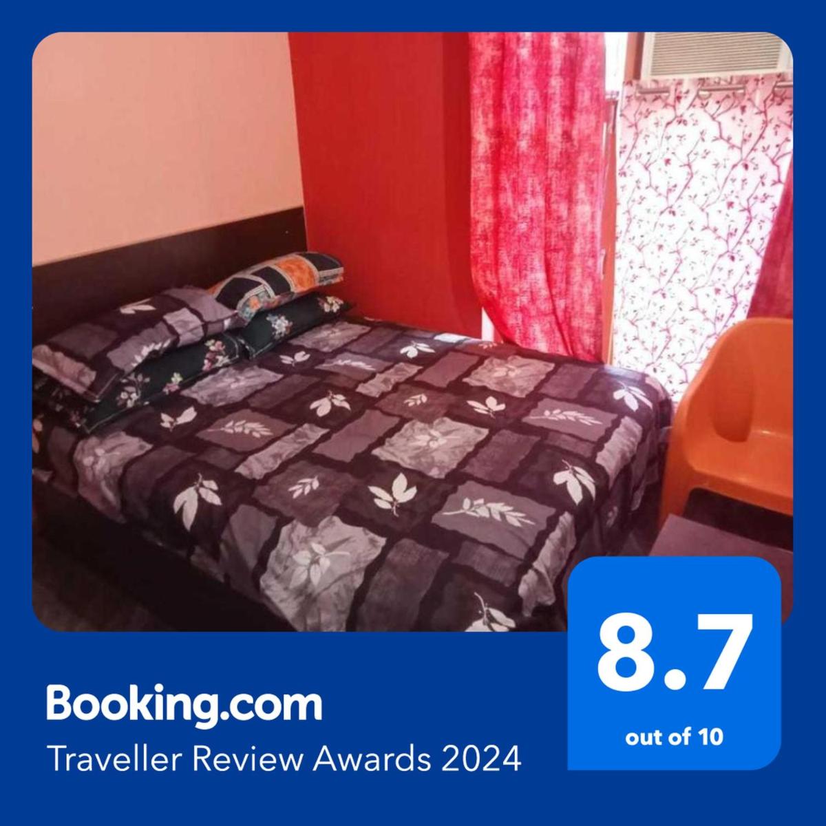 Hotel O POP VS White House - Housity