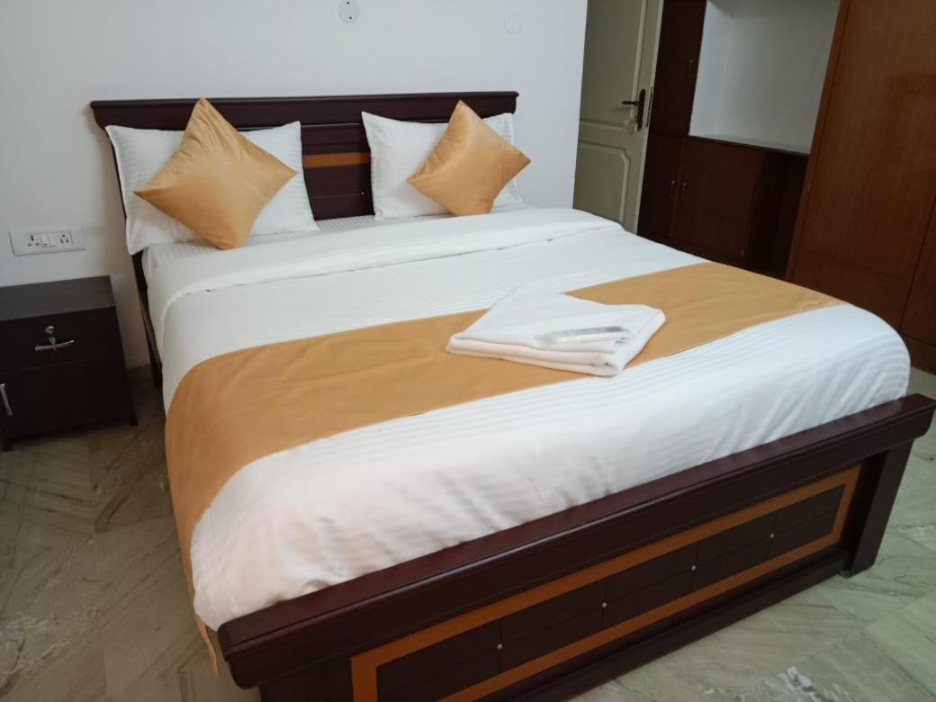 Suitetrails - Sv Orchid AC King size bed Room