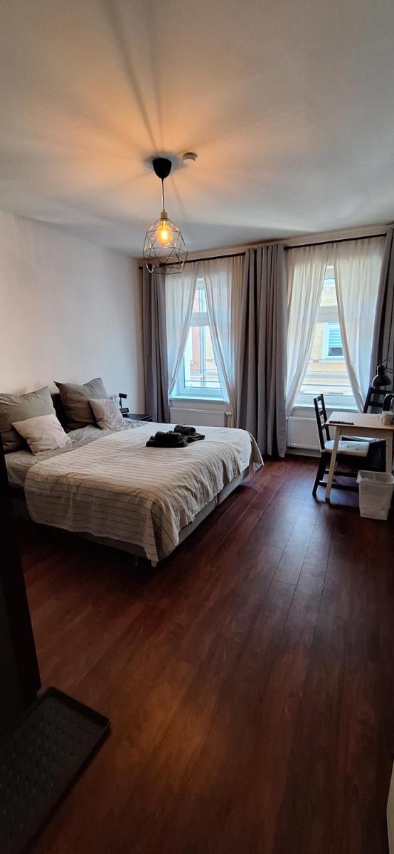 modernes Einraumzimmer mit eigenem Bad, Balkonnutzung, zentrumsnah - In 10 Minuten mit dem Rad oder dem ÖPNV zur Arena und in Leipzigs Innenstadt - Housity