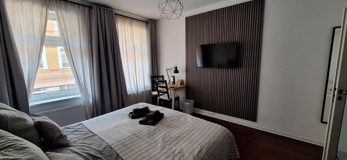 modernes Einraumzimmer mit eigenem Bad, Balkonnutzung, zentrumsnah - In 10 Minuten mit dem Rad oder dem ÖPNV zur Arena und in Leipzigs Innenstadt - Housity
