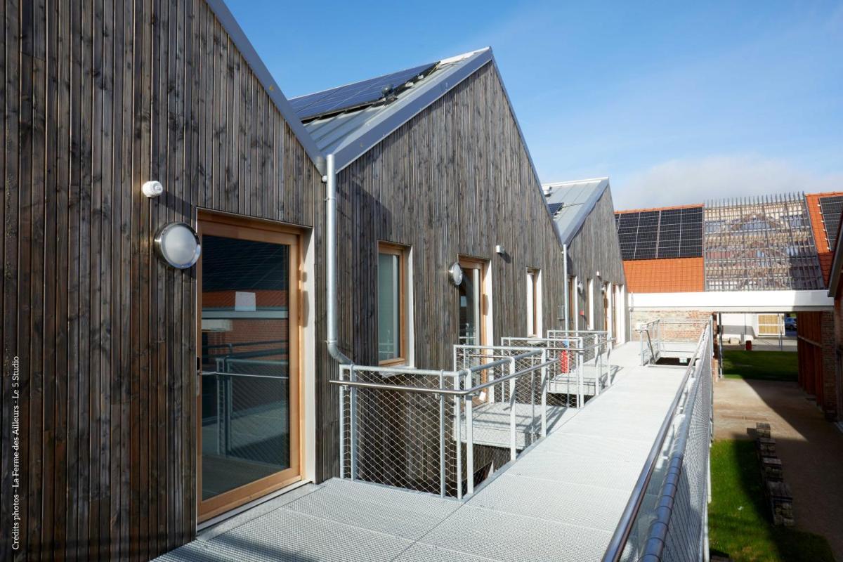 Balcon ou terrasse dans l'établissement La Ferme Des Ailleurs
