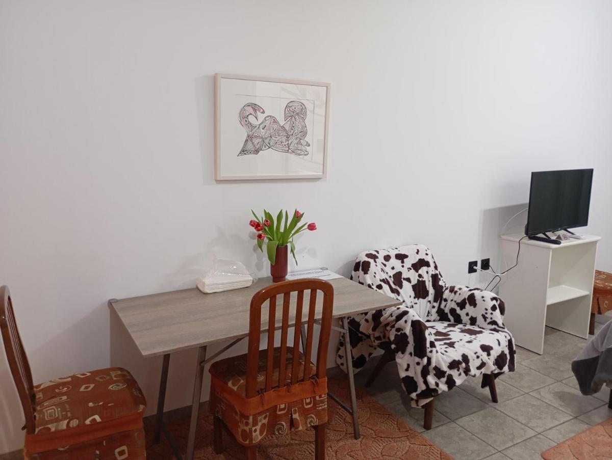 VASO'S APPARTMENTS A - Housity