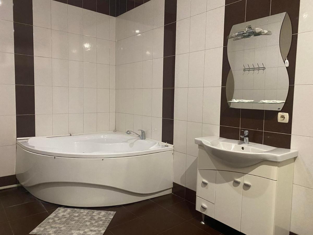 Viktoria Hotel - Housity