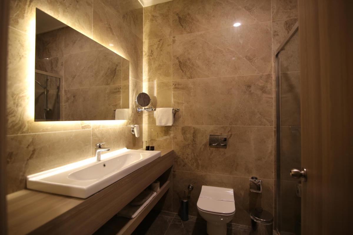 Hotel Excellence Inn - Housity