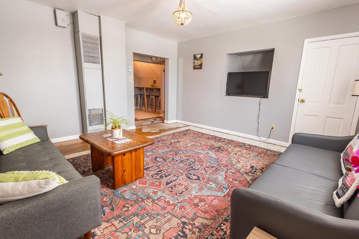 New Listing!! Bright Bohemian Stay - Housity
