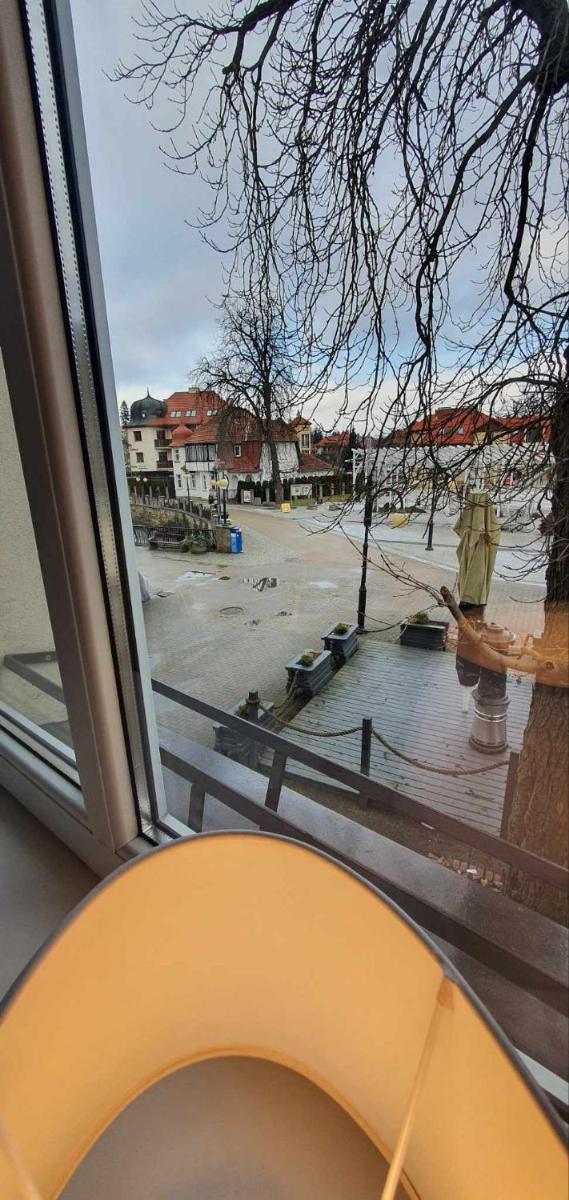 Zdrojowa - z widokiem na deptak - Housity