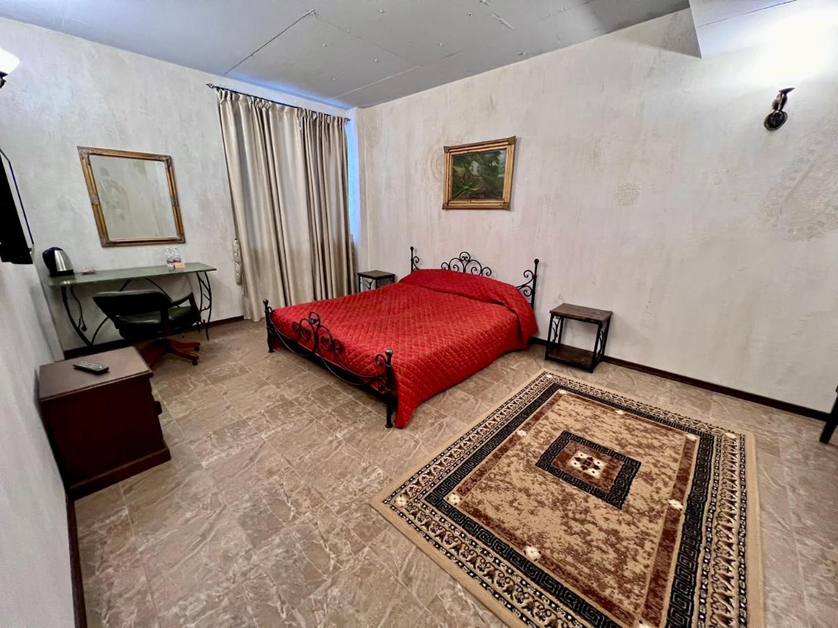 Хотел Антик - Housity