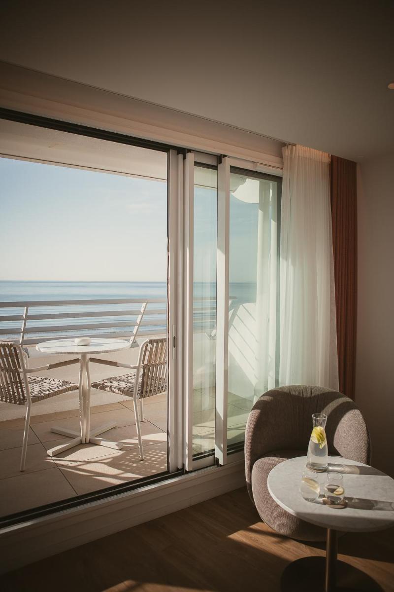 Vue générale sur la mer ou vue sur la mer prise depuis l'hôtel