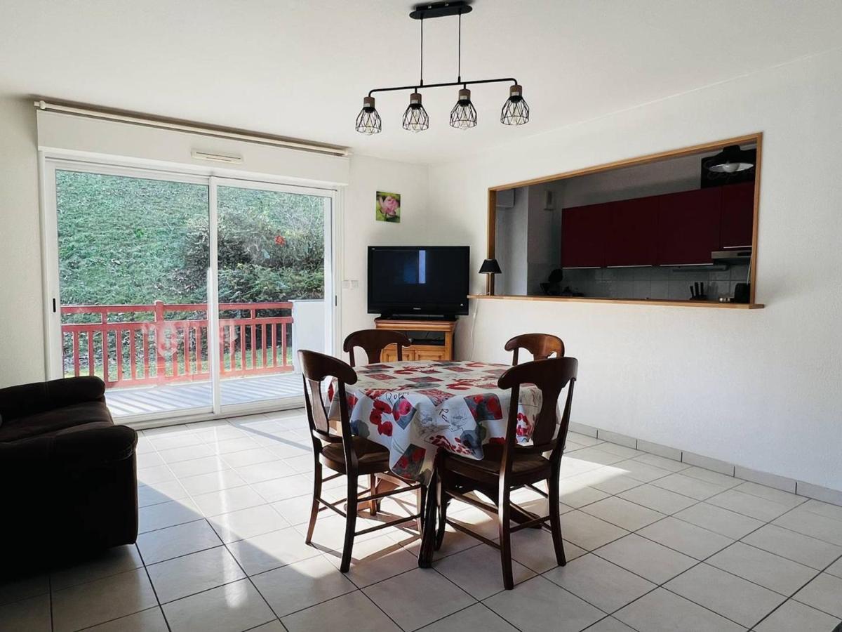 Cambo-les-Bains : T2 calme avec parking, Internet - FR-1-495-95 - Housity