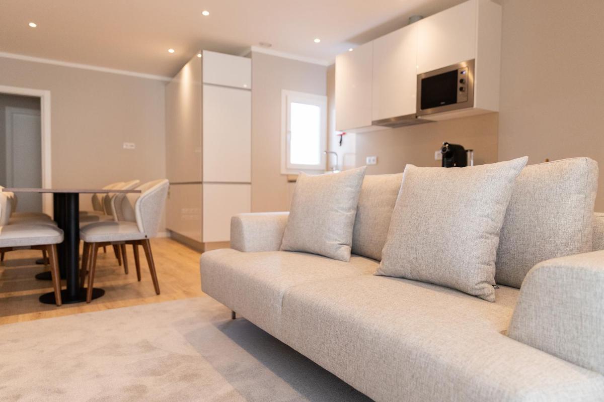 Blank - Alojamento Local - Housity