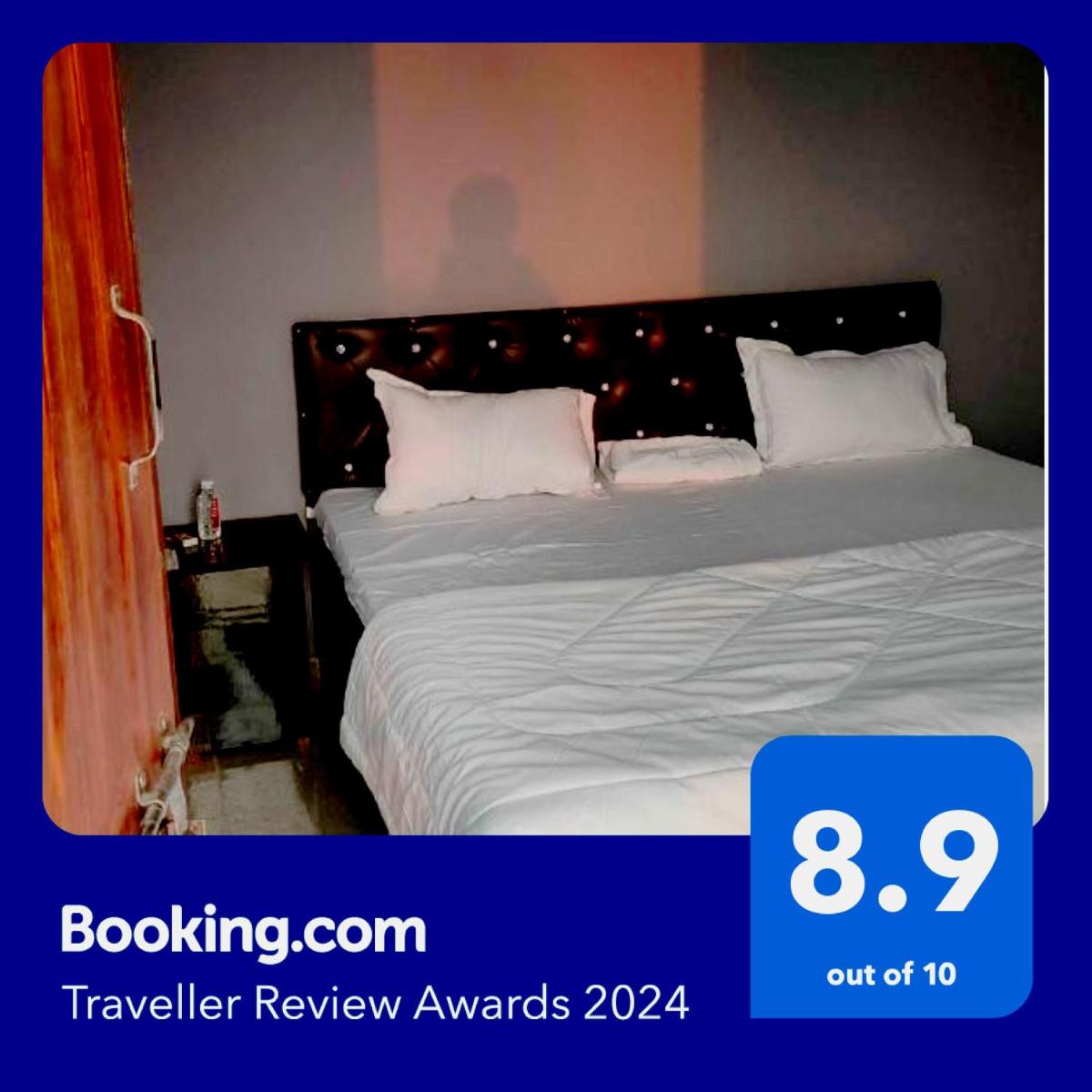 SPOT ON Hotel Paradise Inn - Housity