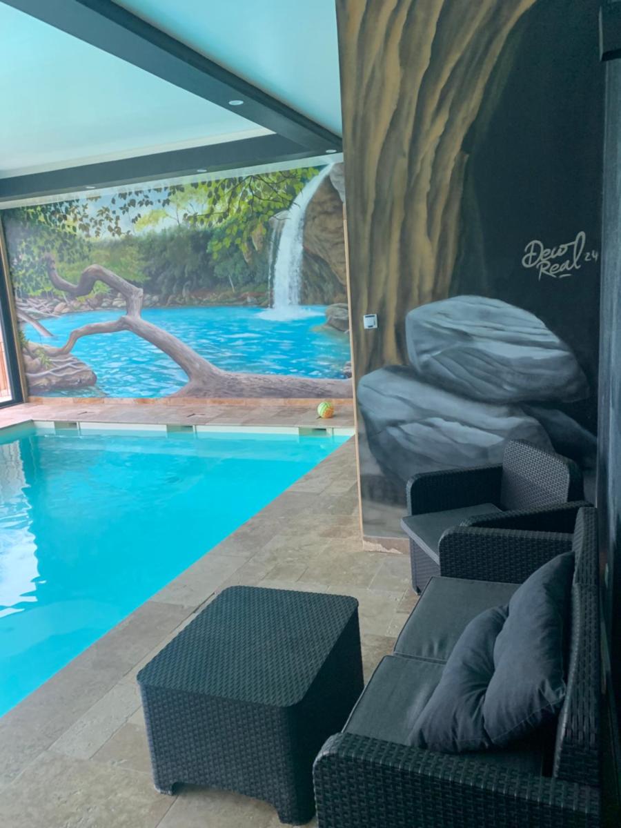 Logement 4 personnes avec piscine intérieure 31 degrés zoo de la FLECHE 24 h du Mans - Housity