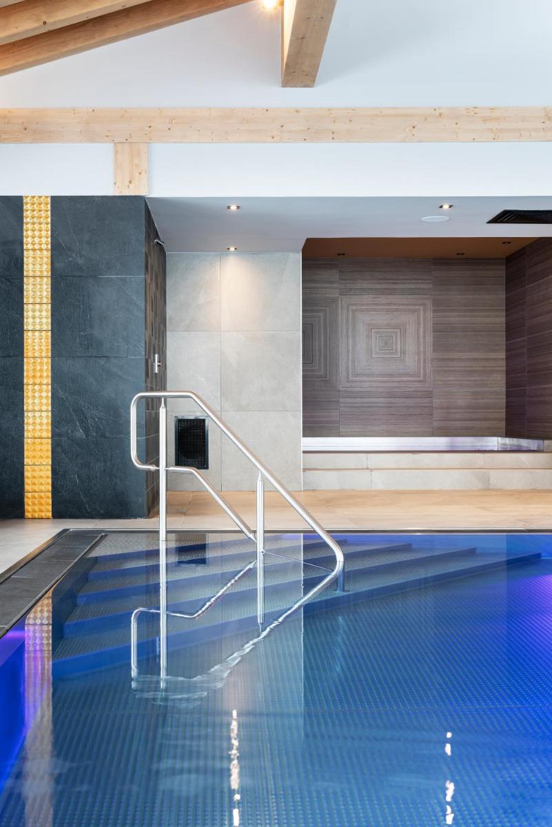 Piscine de l'établissement MGM Hôtels & Résidences - Résidence Le Hameau de l'Ours ou située à proximité