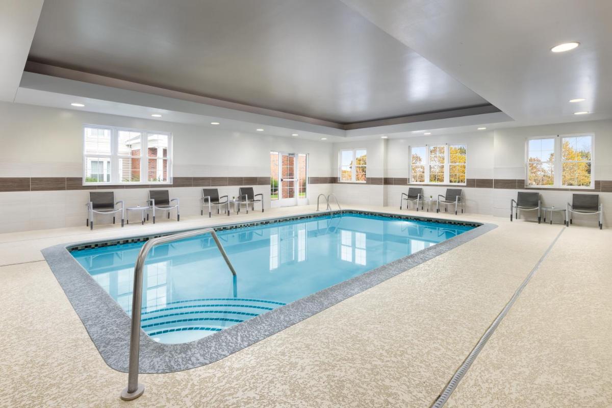 Homewood Suites by Hilton Manchester/Airport - Housity