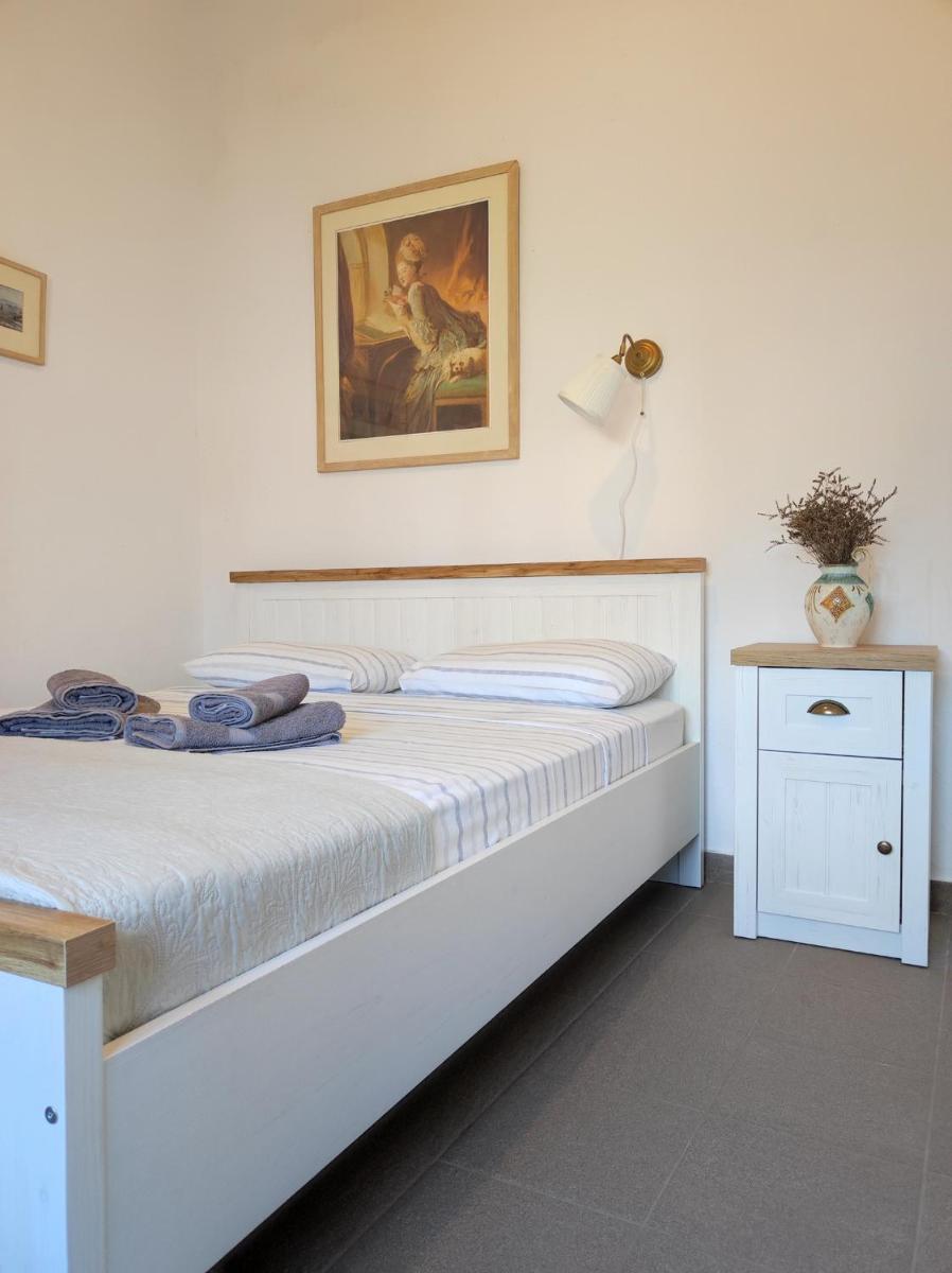 Nicola's House - Housity