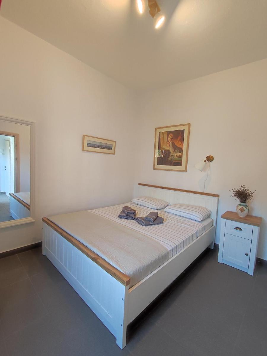 Nicola's House - Housity