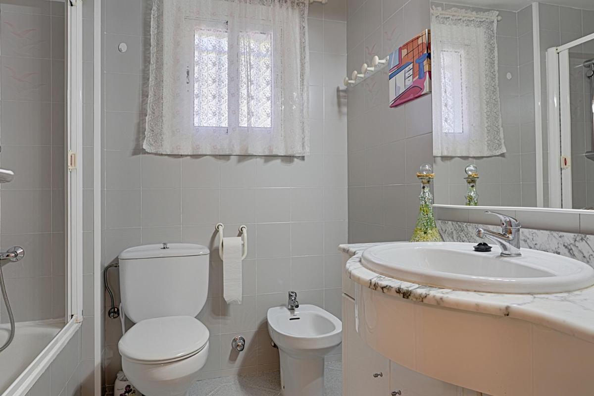 Apartamento en Creixell Primera linea de playa. - Housity
