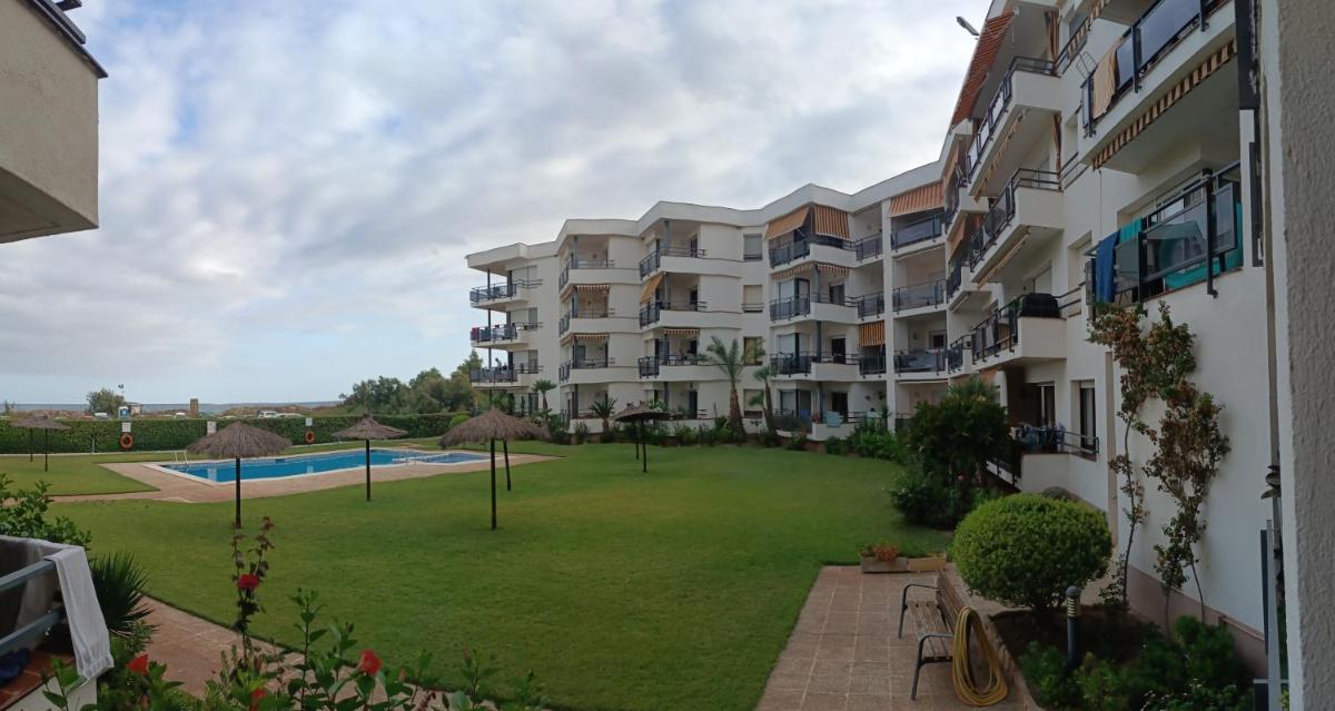 Apartamento en Creixell Primera linea de playa. - Housity
