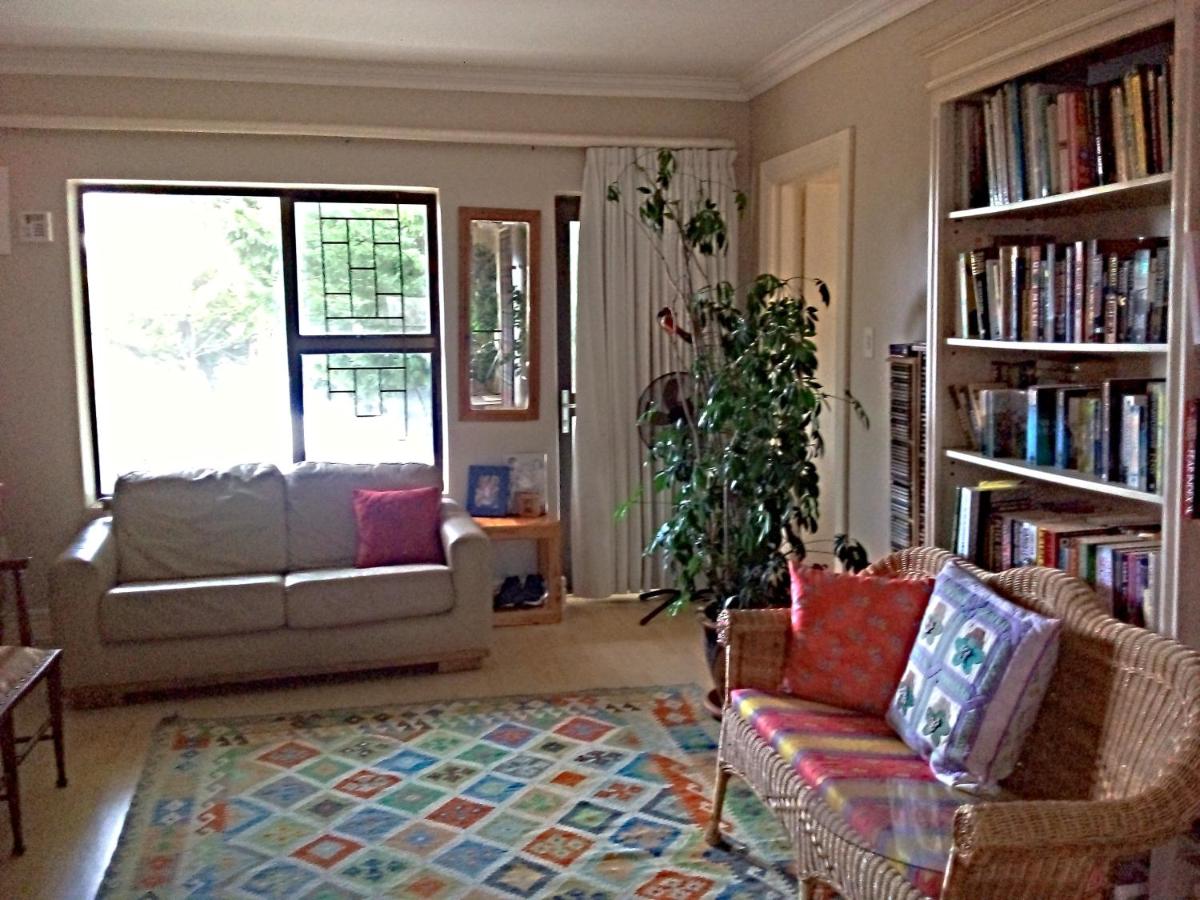 Constantia HomeStay - Housity