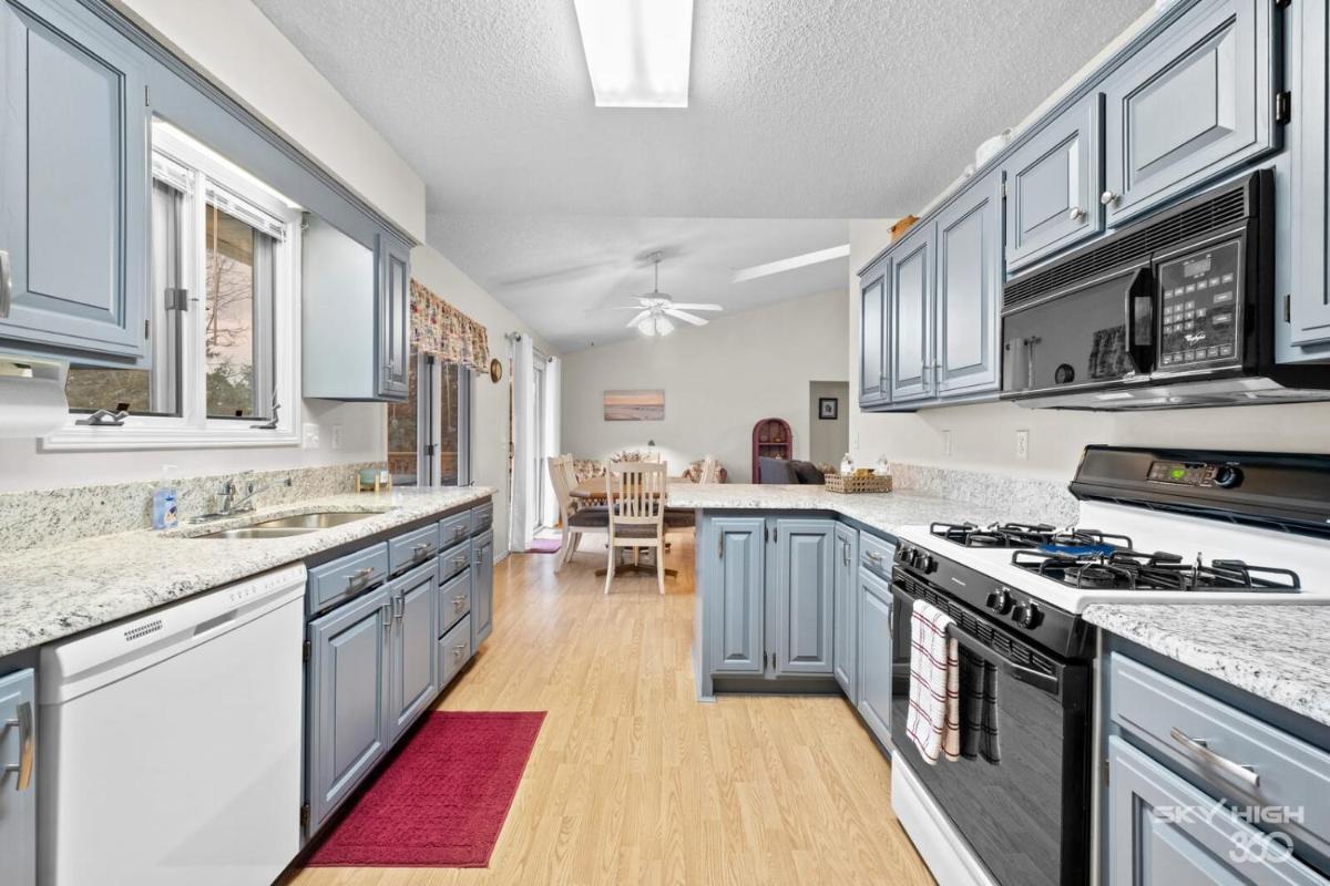 Blue Door Cottage at Scotsdale - Housity