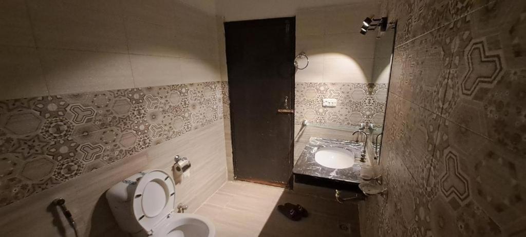 Suitetrails - AIRWAYS B&B Islamabad Free Airport Pick and Drop