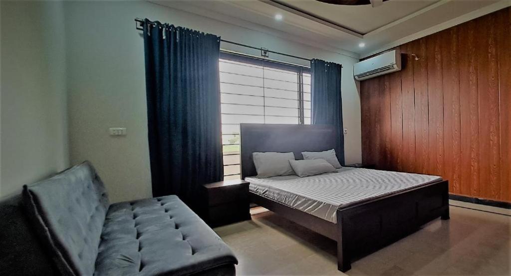 Suitetrails - AIRWAYS B&B Islamabad Free Airport Pick and Drop
