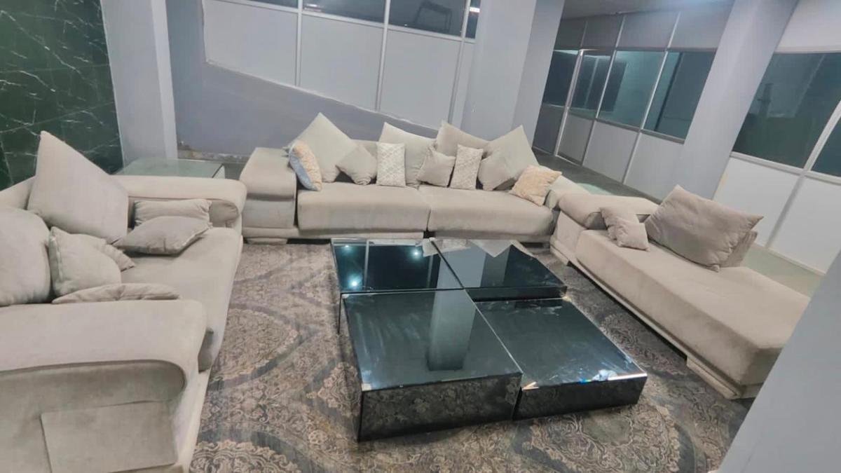 Suitetrails - entire 4bhk flat wid swimming pool on NH8 Rajiv chowk gurgaon