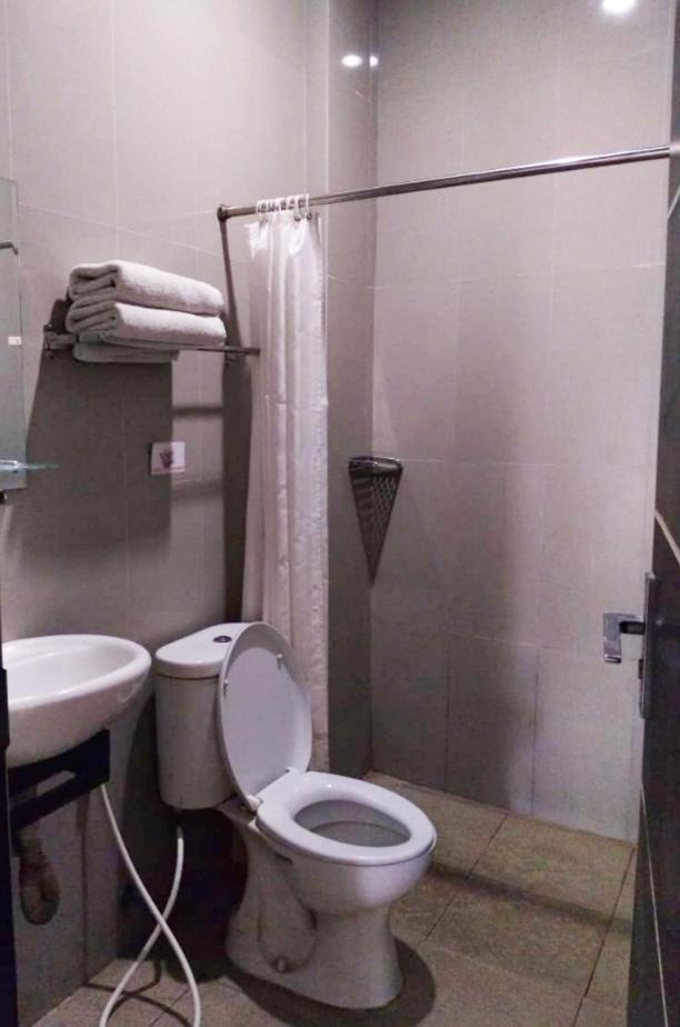 KHARIZ HOTEL - Housity