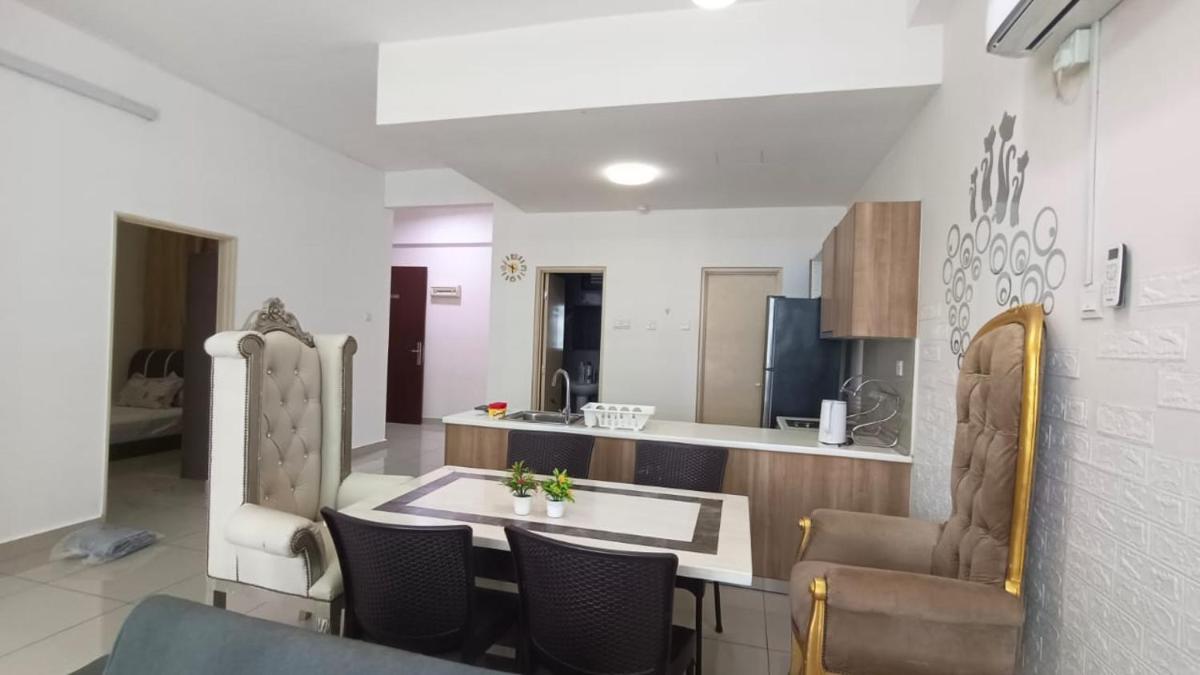 PALAZIO CONDO (MOUNT AUSTIN) - Housity