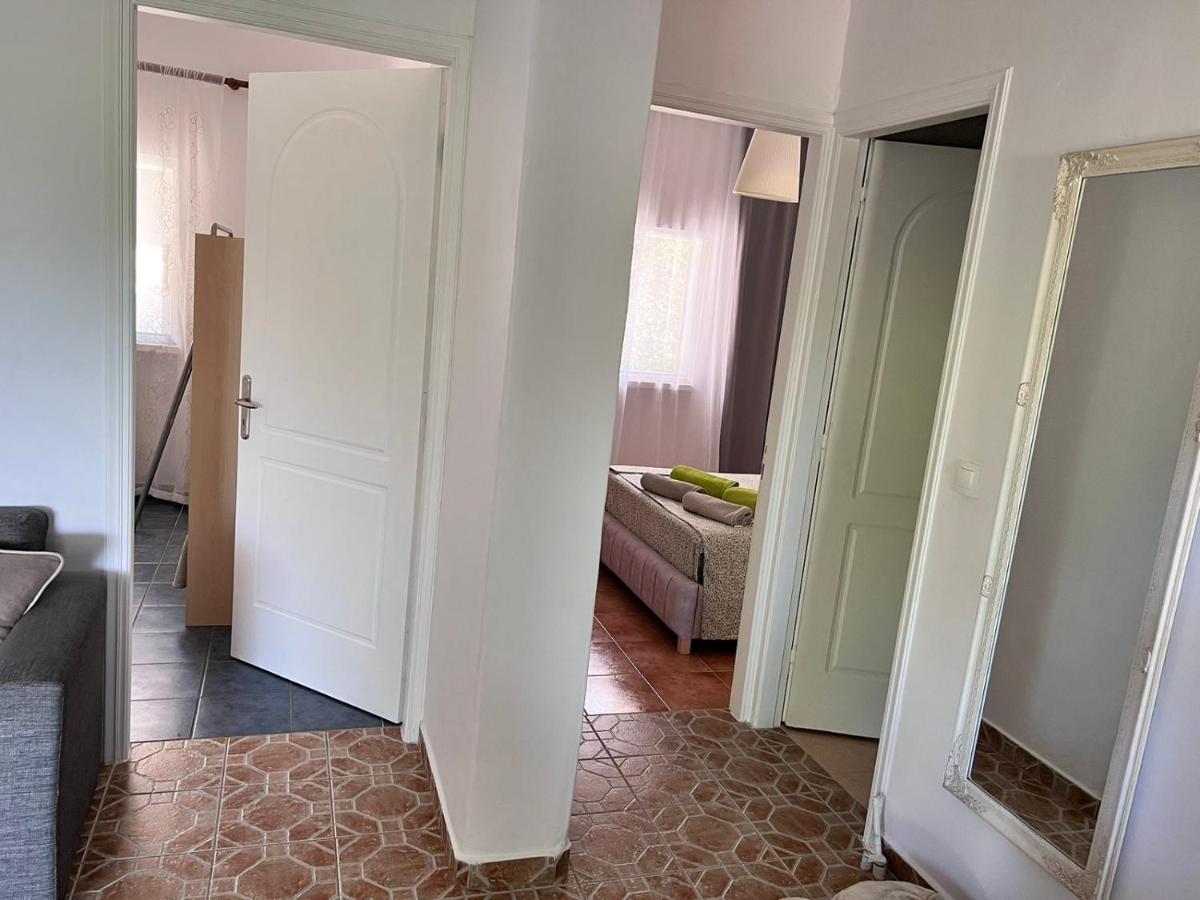 Julia Holiday Apartments - Housity